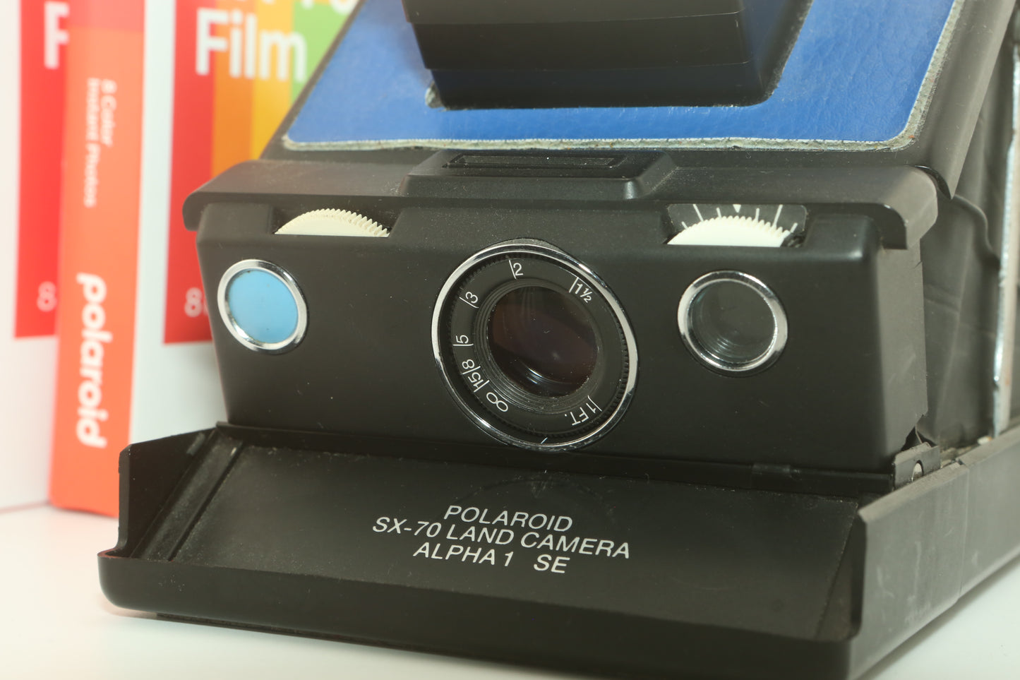 Polaroid SX-70 Alpha 1 SE + 4 films