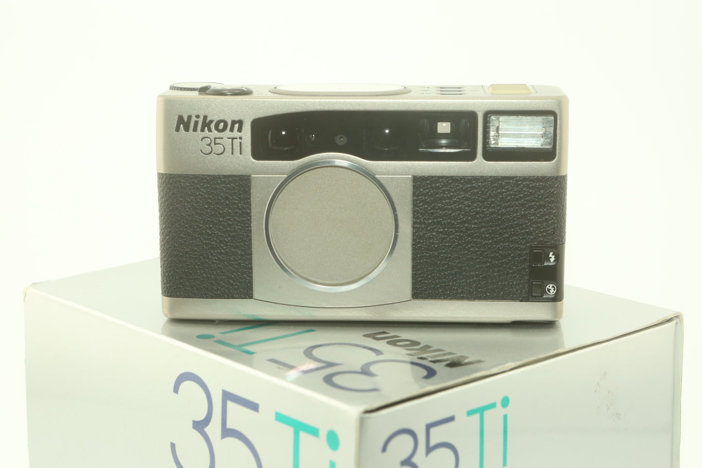 Nikon 35 Ti ---MINT---