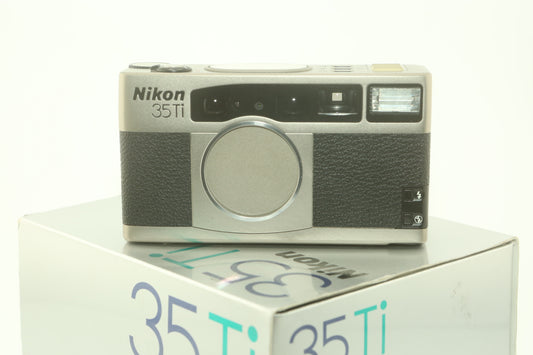 Nikon 35 Ti ---MINT---