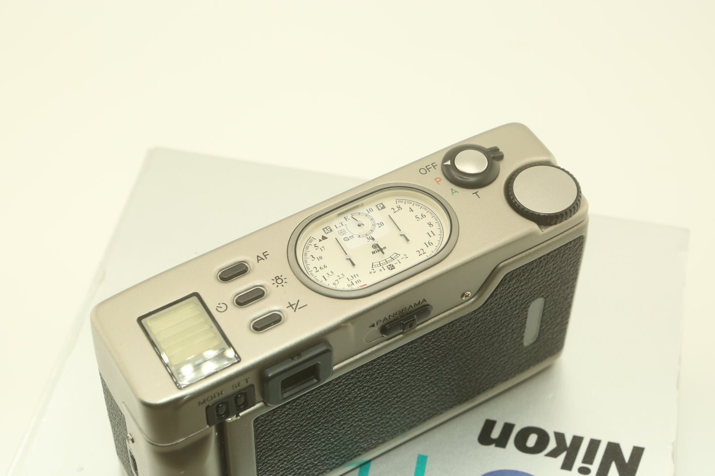 Nikon 35 Ti ---MINT---