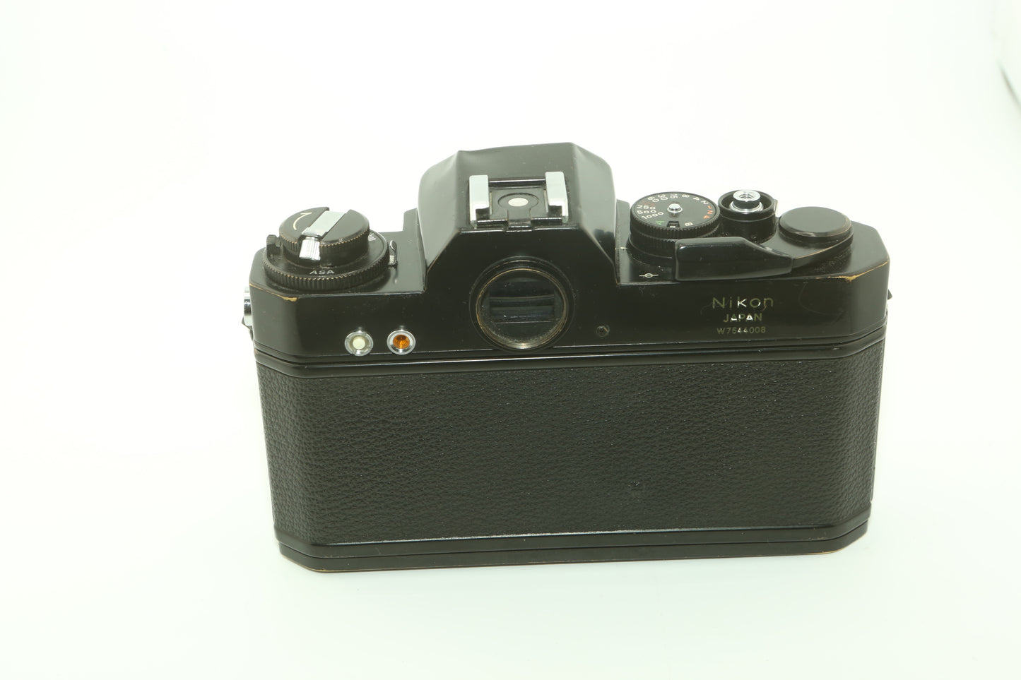 Nikkormat EL + 50mm F2