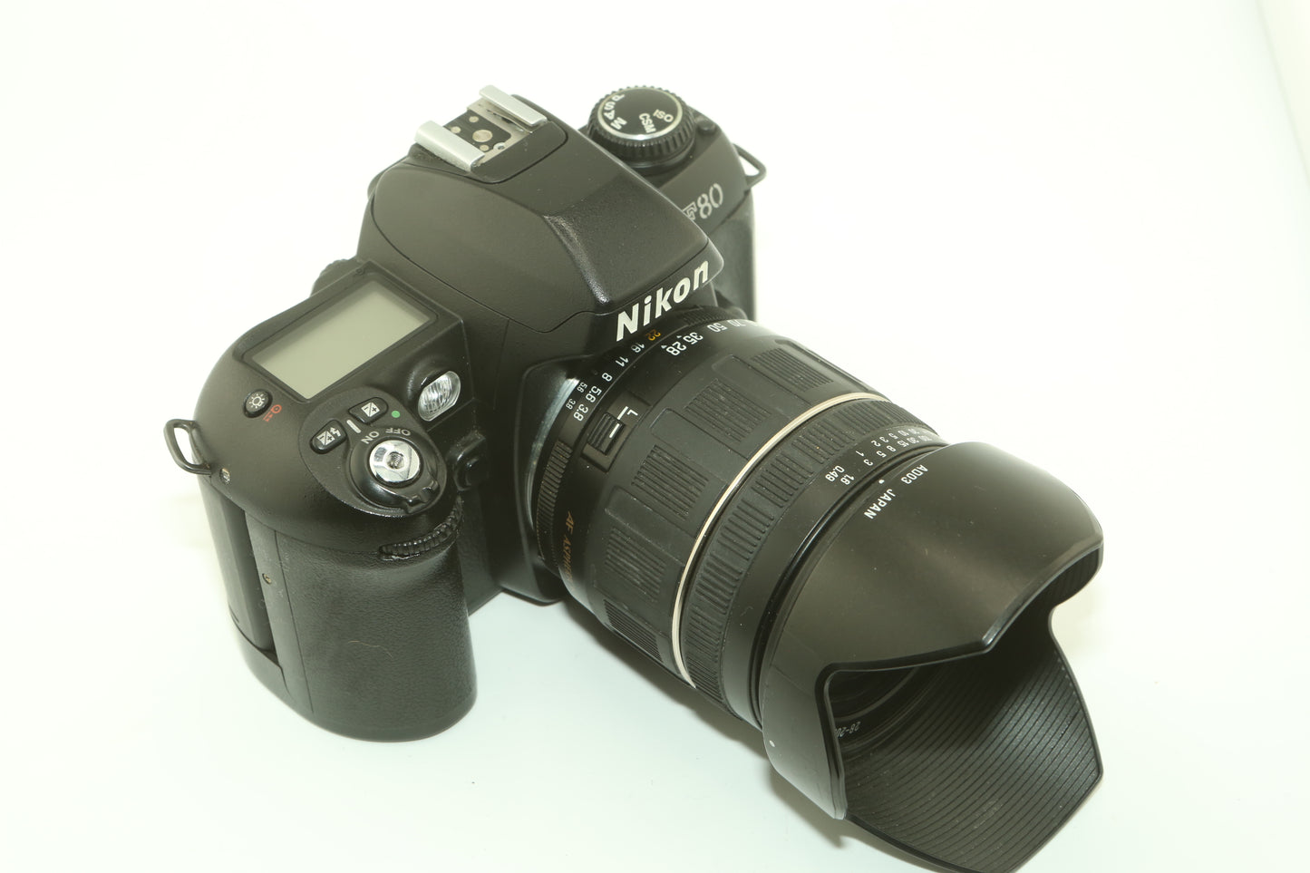 Nikon F80 + zoom