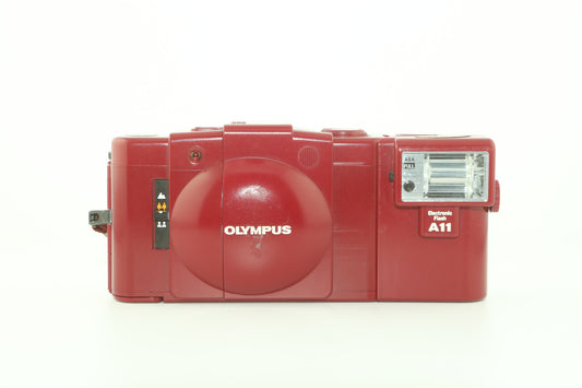 Olympus XA2 + flash (bordeaux)