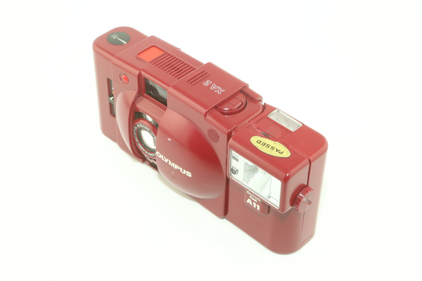 Olympus XA2 + flash (bordeaux)