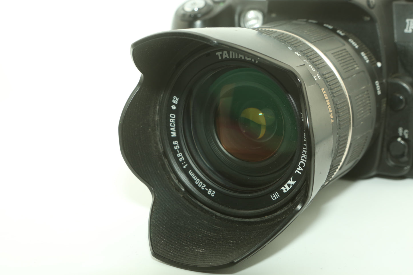 Nikon F80 + zoom